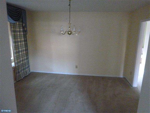 3rd image of 1148 Valley Stream Dr
