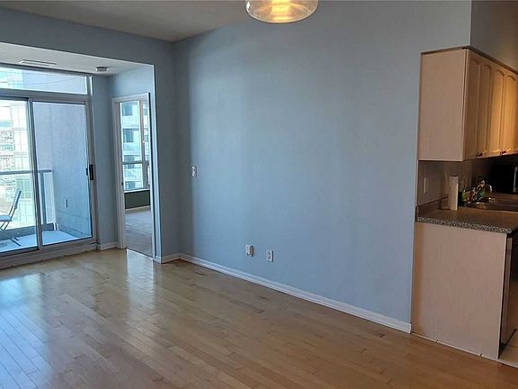 4th image of 219 Fort York Blvd Unit 2412