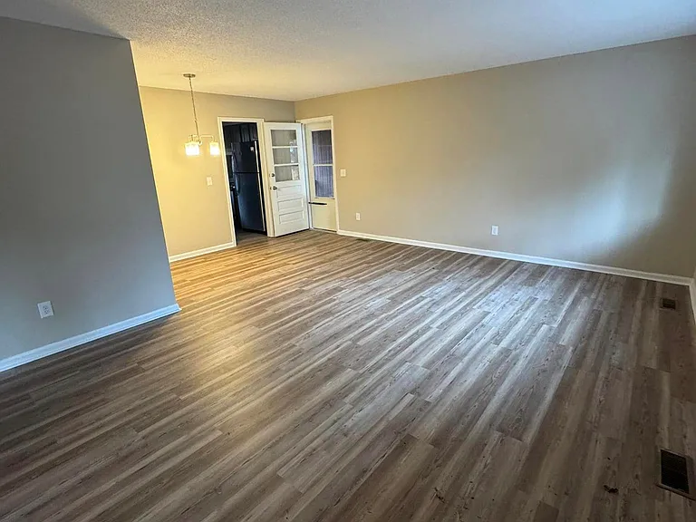 295 Spring Lake Dr — Photo 8