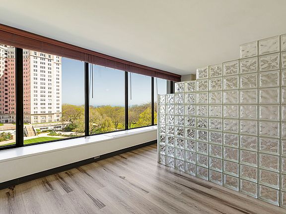 5th image of 5455 N Sheridan Rd APT 707