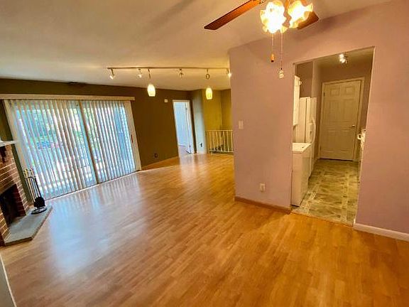 2nd image of 803 Sugarbush Ct