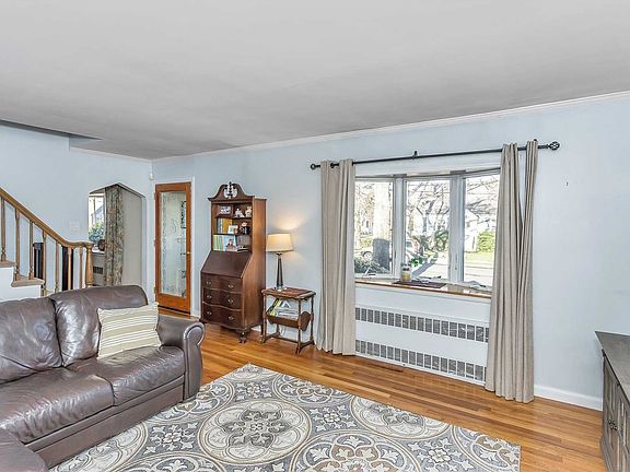 4th image of 41 Hollywood Ave