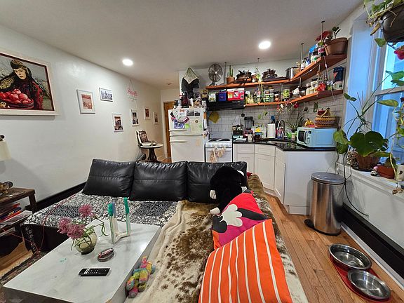 3rd image of 3022 Richmond St APT B