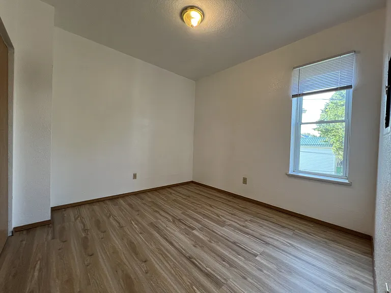 264 E 14th St #1/2 — Photo 6