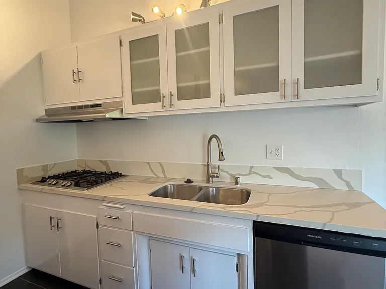 1709 N. Fuller Ave — Photo 24