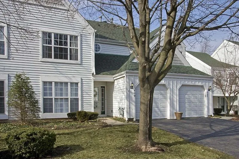 409 Hill St photo 1