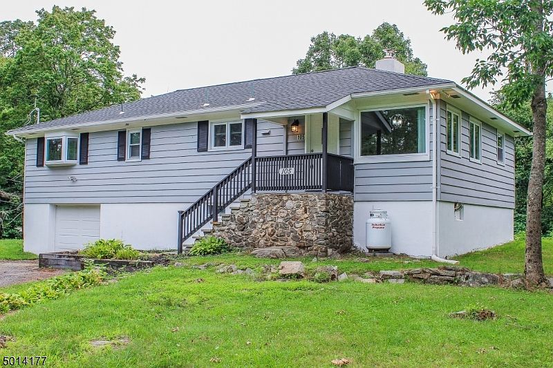 1st image of 105 Vista Dr