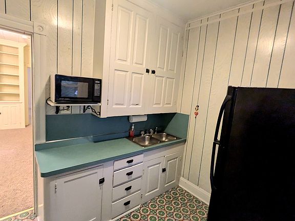 5th image of 638 Maple St #1