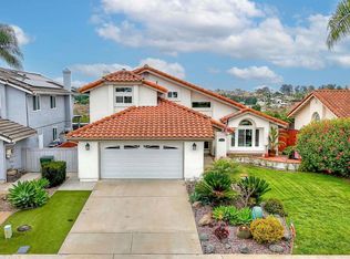 532 Jobe Hill Dr, Vista, CA 92081