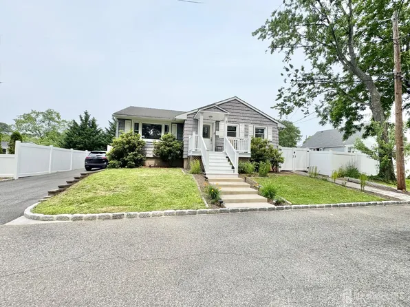8 W Grove St, Fords, NJ 08863