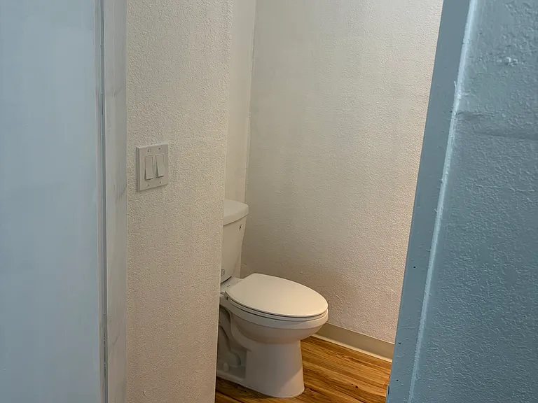 1905 E Grand Ave #10 — Photo 12