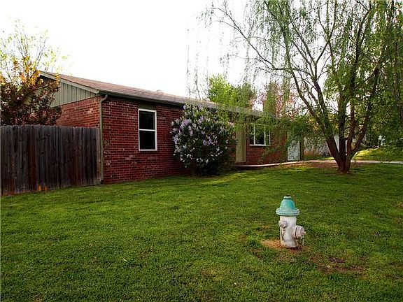 3rd image of 214 E Adobe St