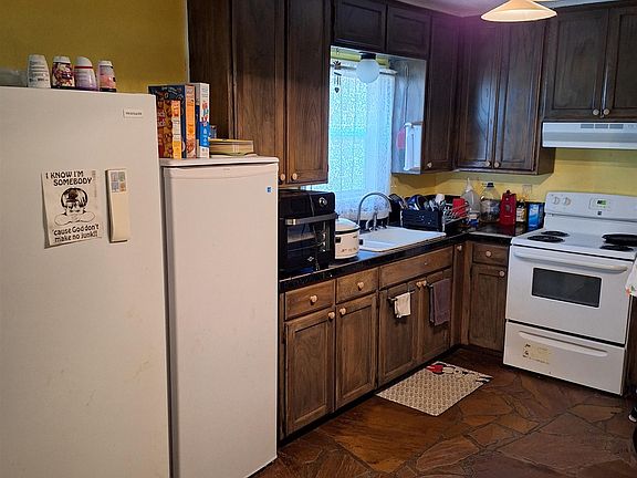 5th image of 1002 North St