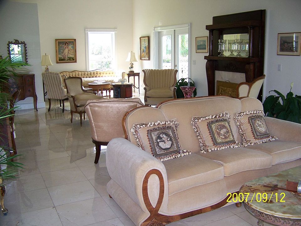 FORMAL LIVING