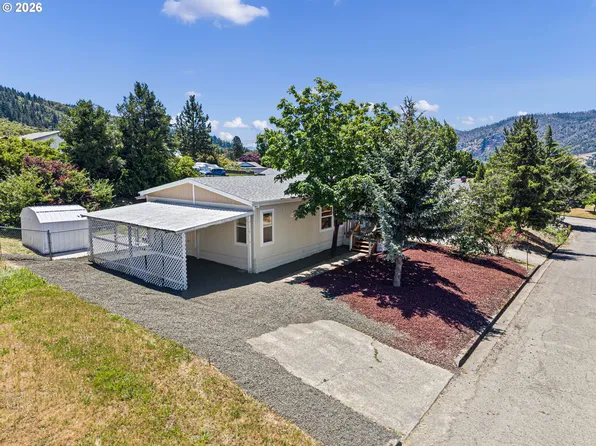 141 Clark St, Myrtle Creek, OR 97457
