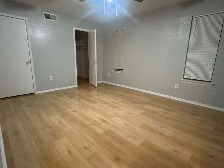 2408 Hollandale Cir #B — Photo 5