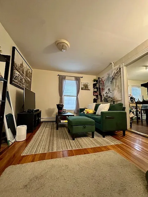 2 bed, 700 sqft, $2,200 — Photo 2