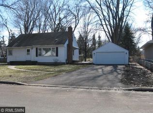 1266 Sandhurst Dr W, Roseville, MN 55113