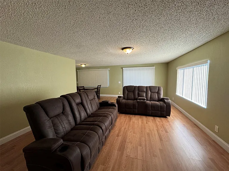 3028 Lakeshore Dr — Photo 10