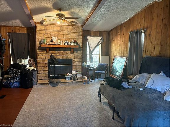 4th image of 215 Indian Springs Rd
