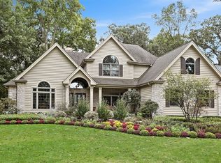 275 Walnut Ln, Oak Brook, IL 60523