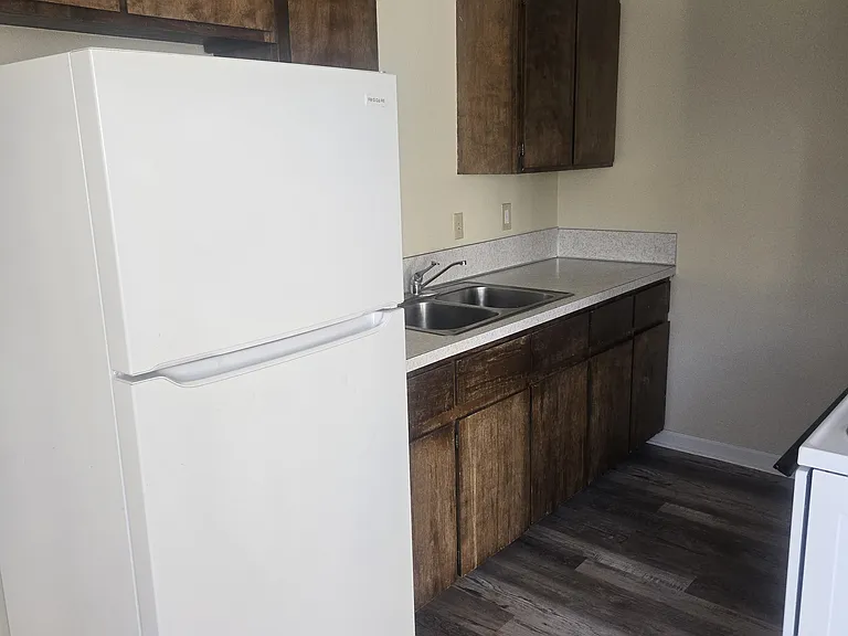 182 Molly St #6 — Photo 2