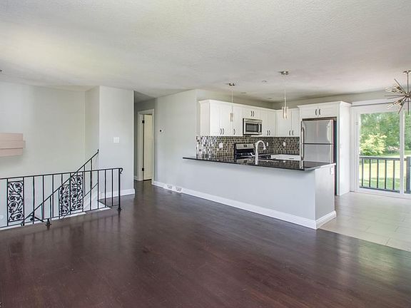 4th image of 1753 Lemont Dr