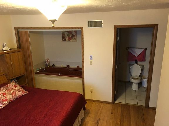 Master Bedroom with jet tub