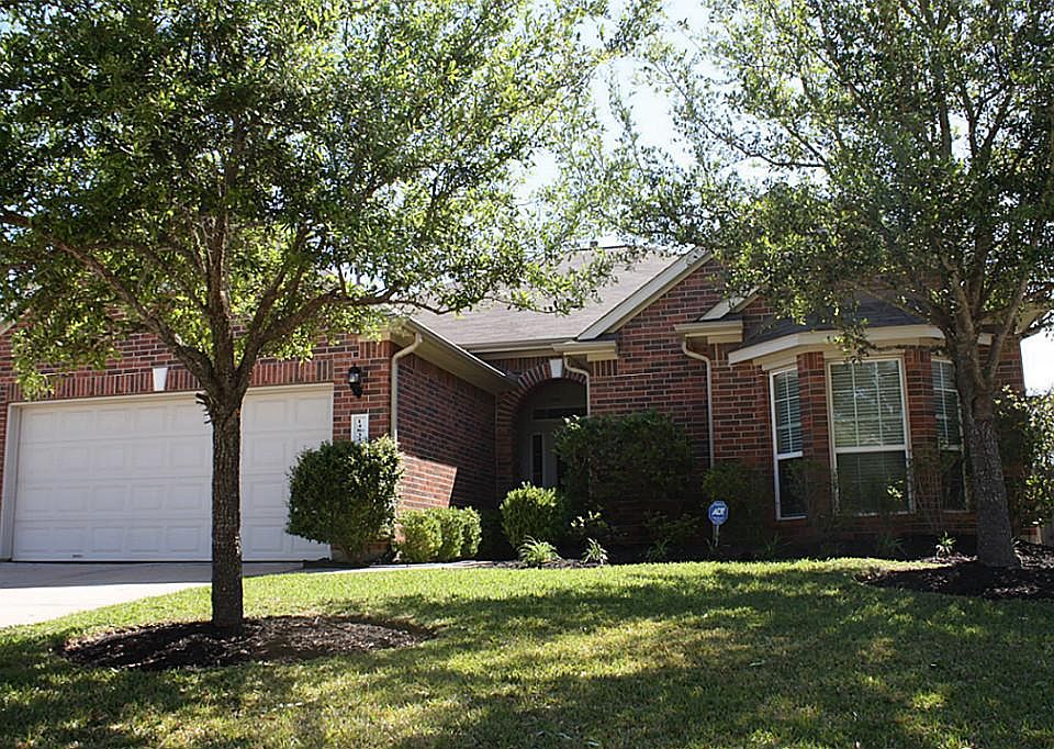 Wonder curb-appeal as soon as you walk up the sidewalk!