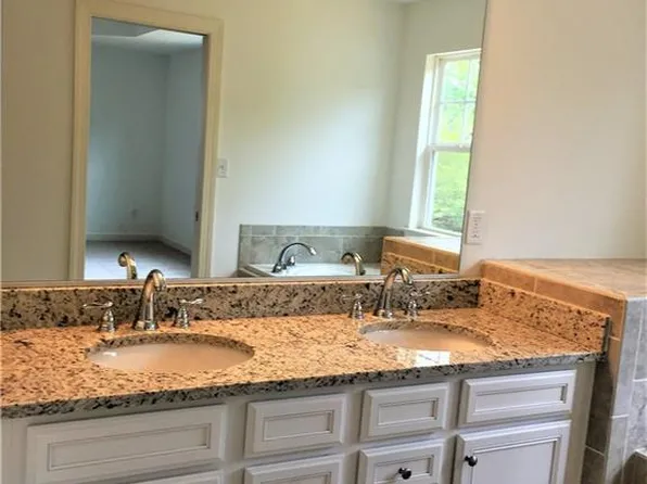 208 Mayberry Ct, Newport News, VA 23601