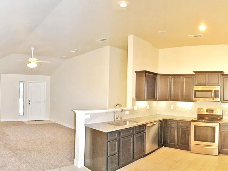1109 Lizzard Ct — Photo 5