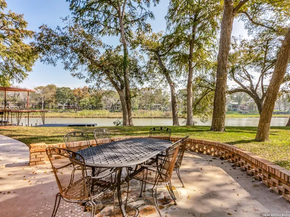 335 LAKE PLACID DR, Seguin, TX 78155