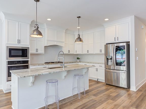 5th image of 303 Chauncey Cir