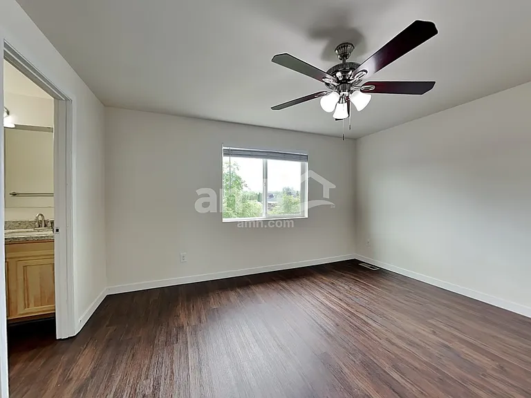 16627 Greenleaf Ave SE — Photo 9