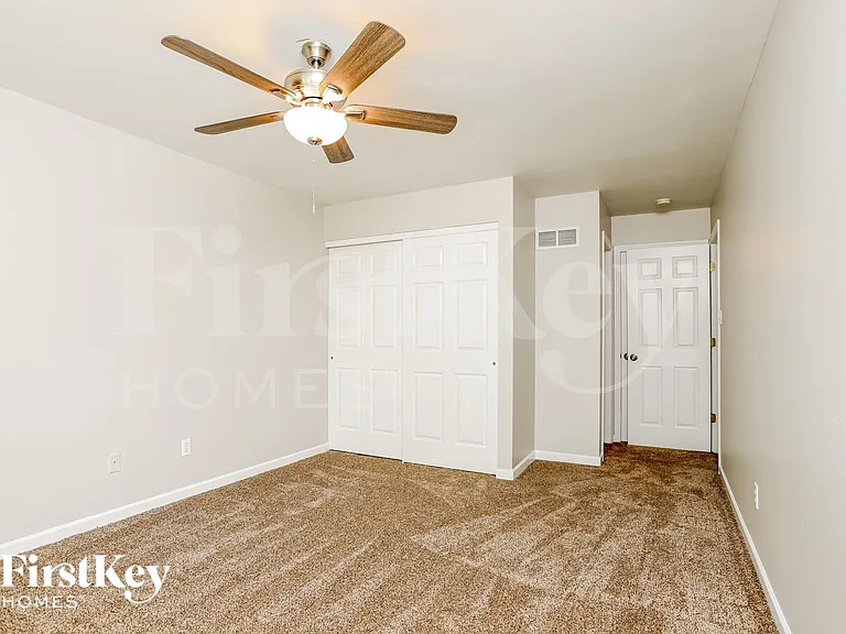86 Gregory Ct — Photo 9
