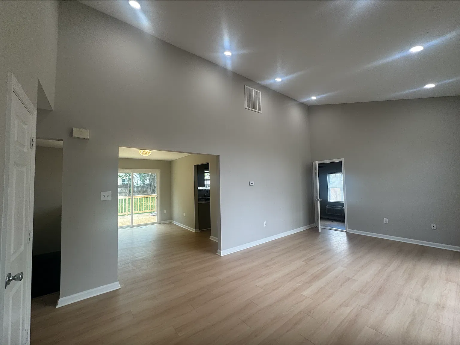 3 bed, 1569 sqft, $3,100 — Photo 4