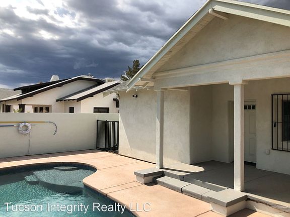 3rd image of 1117 E 8th St #5020756