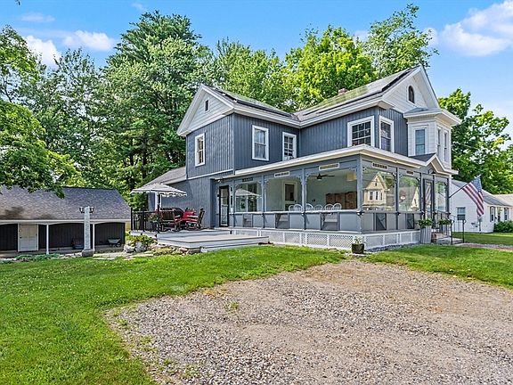 3rd image of 47 Oak St