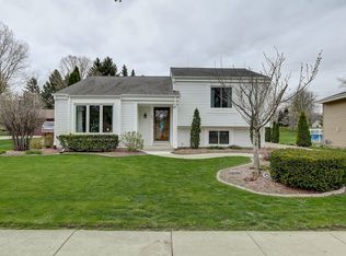 2685 E Sharon Dr, Oak Creek, WI 53154