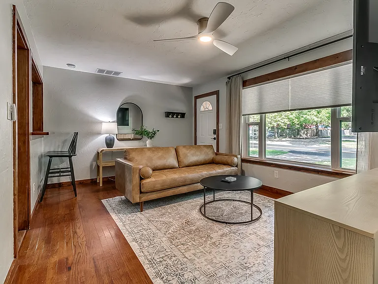 1222 W Boyd St — Photo 7