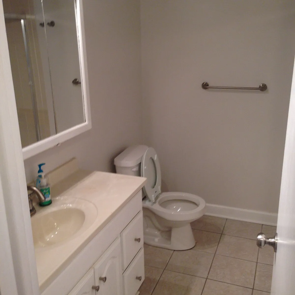 Main Bathroom - 9557 University Ave #21