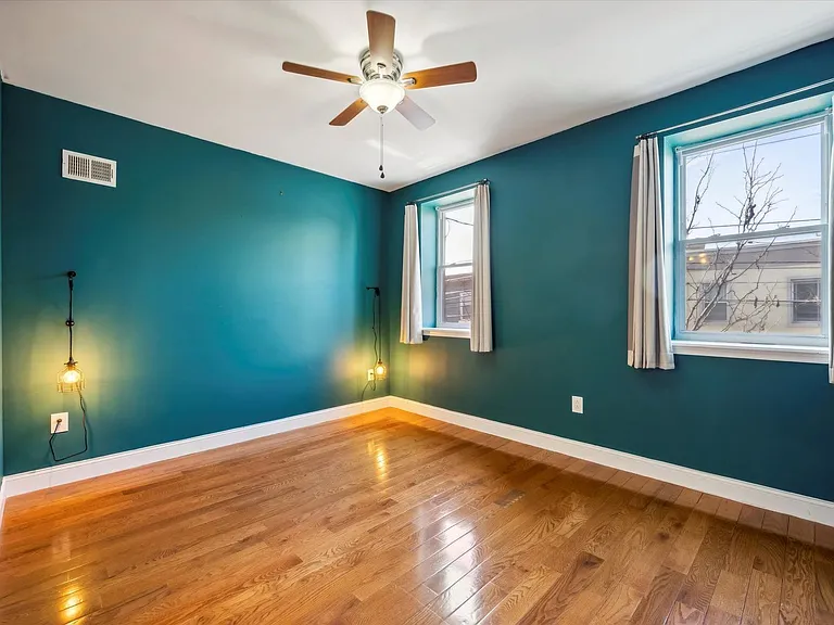 1633 S 21st St — Photo 11