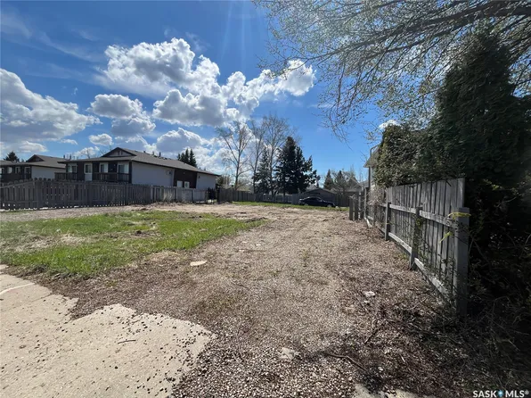 9016 Panton Avenue, North Battleford, SK S9A 3J9