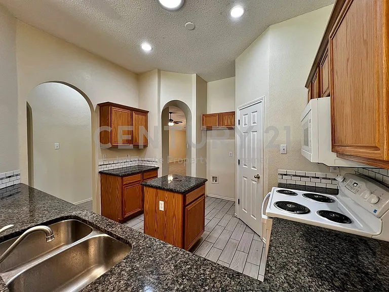609 Blueberry Hill Ln — Photo 7