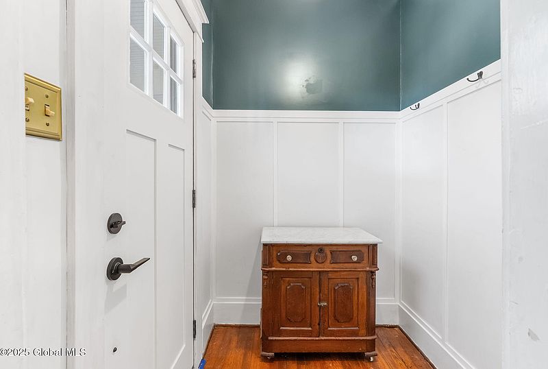 4th image of 26 Summit Avenue