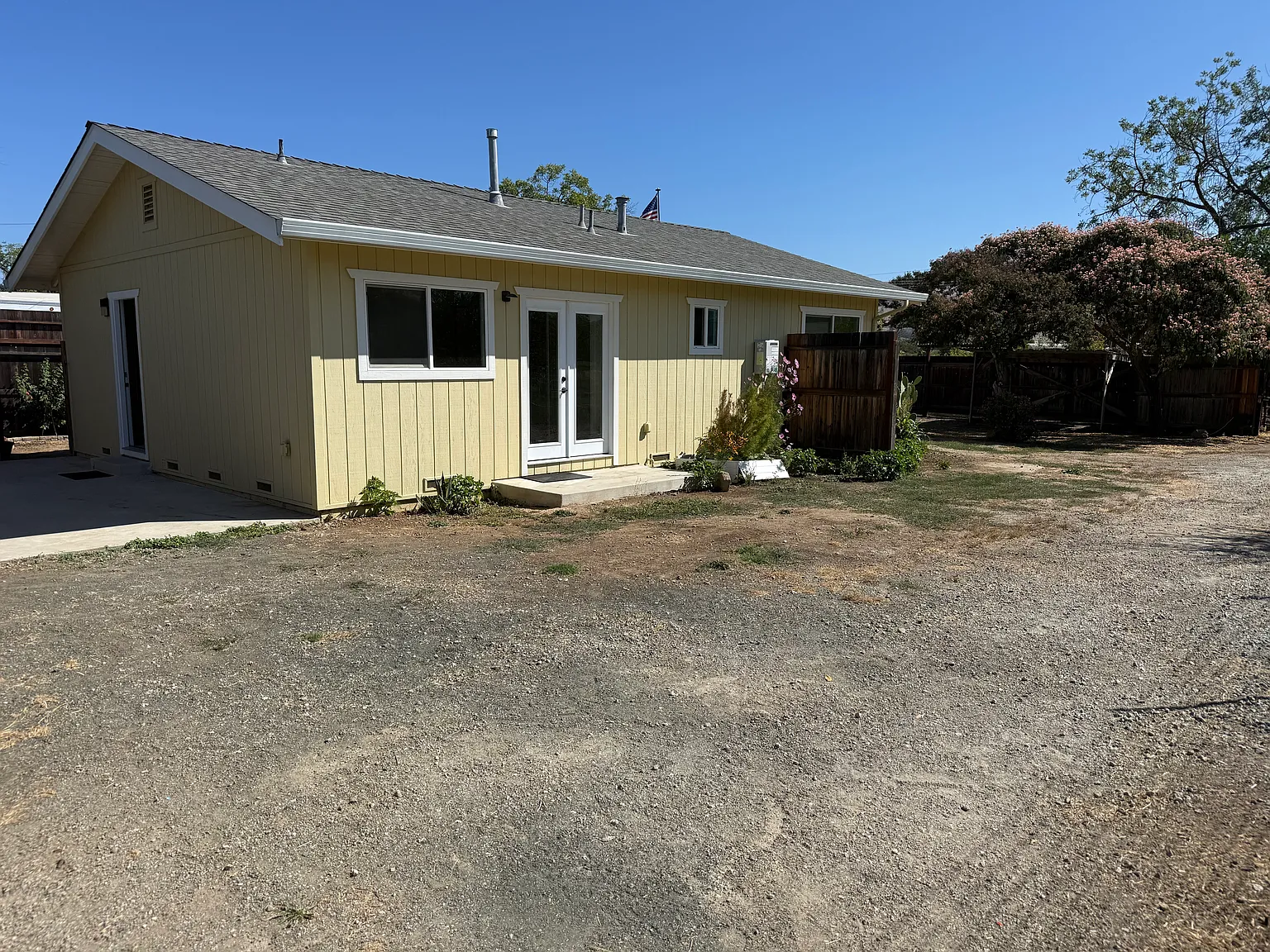 2 bed, 1000 sqft, $3,600 — Photo 2