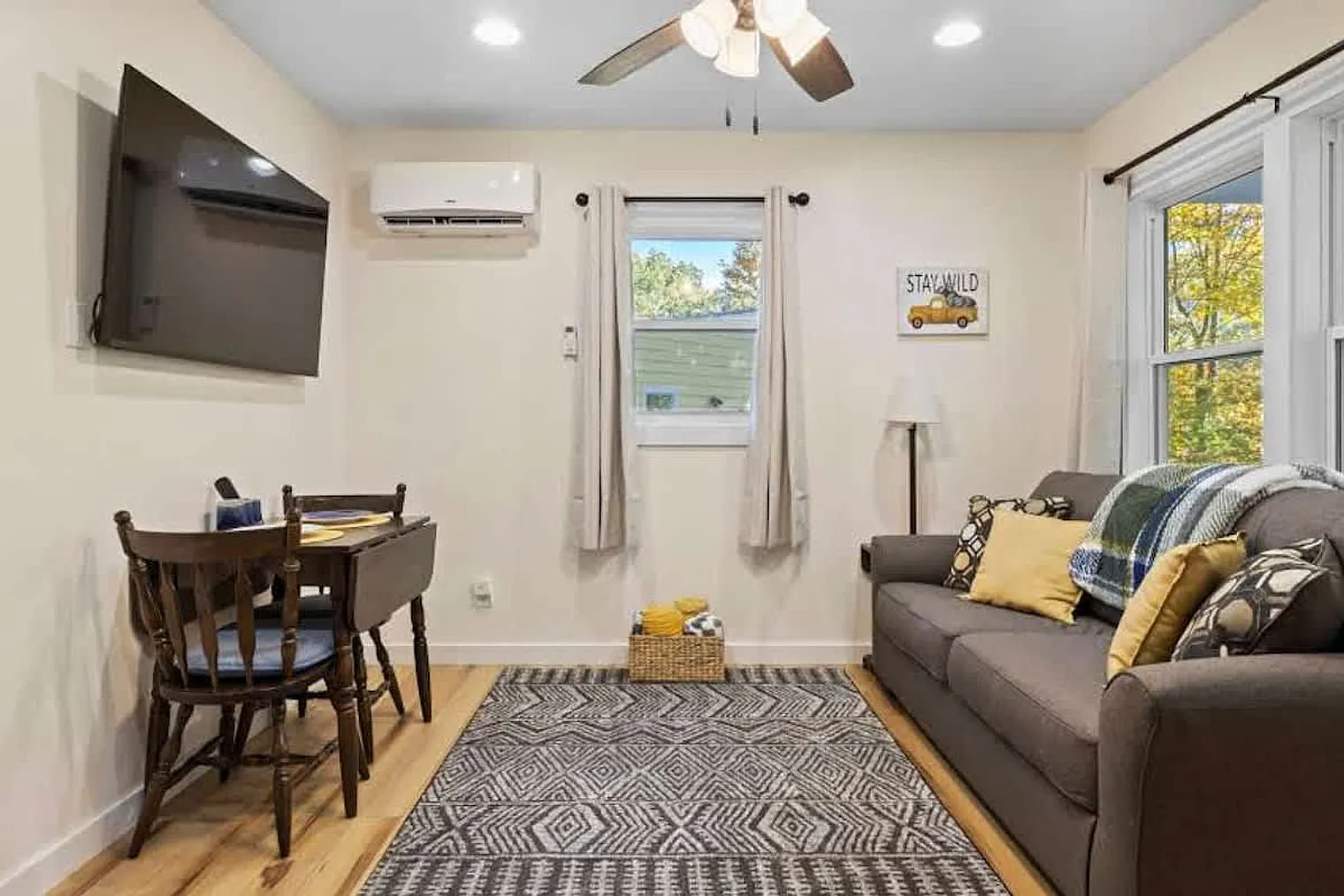 1 bed, 1.0 bath, 398 sqft, $2,154 — Photo 1