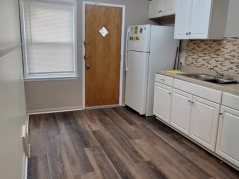 20457 Meyers Rd — Photo 4