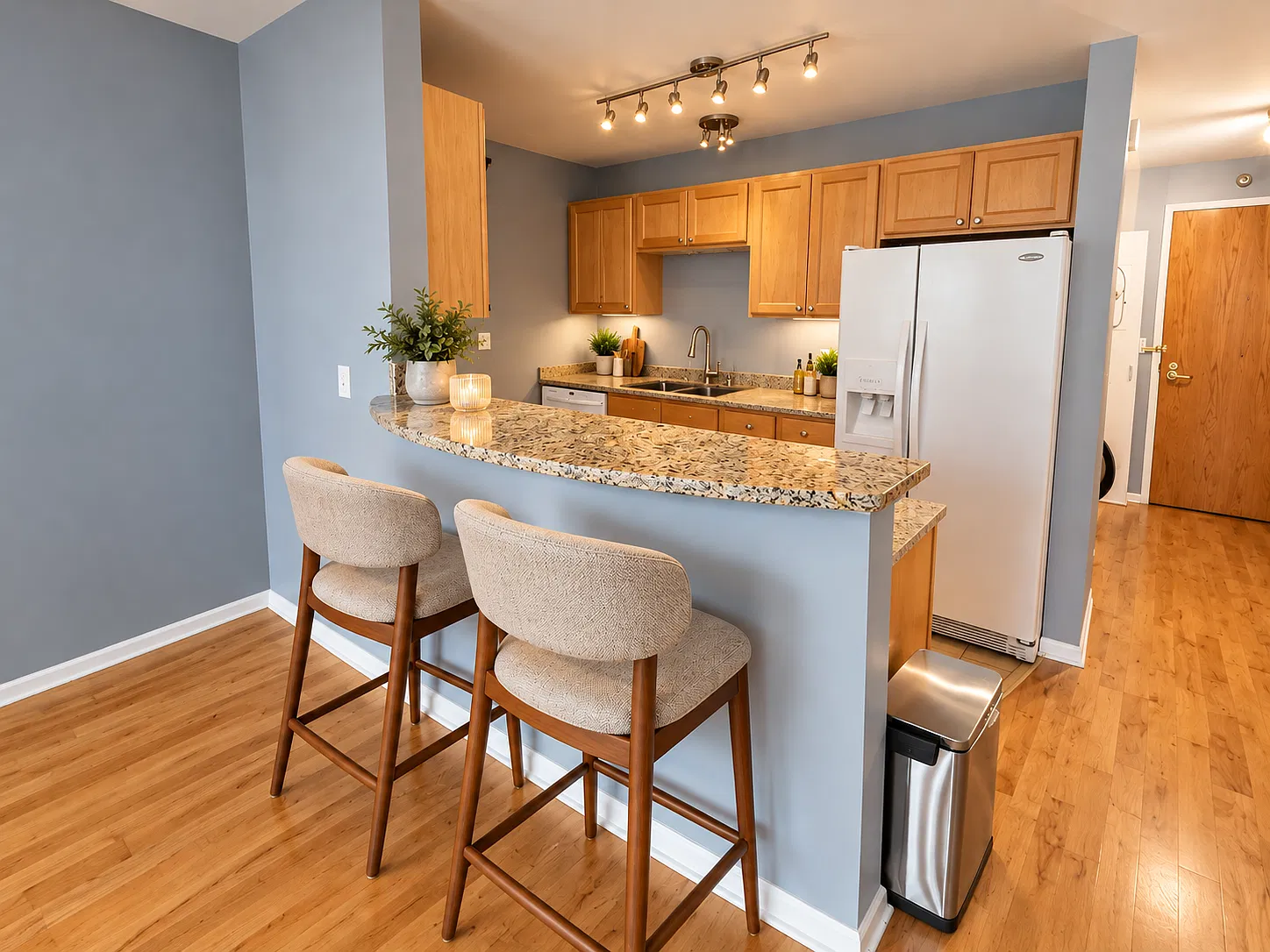 1 bed, 860 sqft, $2,450 — Photo 3