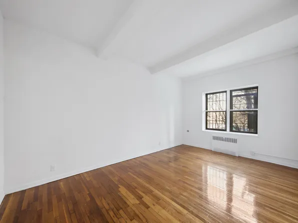 1995 Sedgewick Avenue image 3 of 10